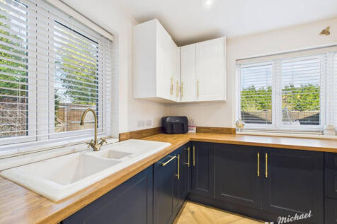 CAM03218G0-PR0828-STILL018-thumbnail-h750-70