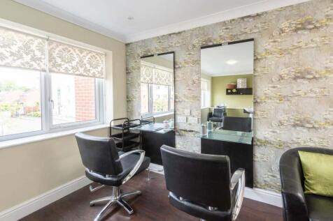 Eastbank Court & Lodge