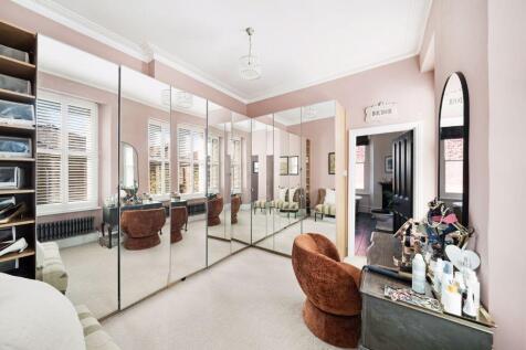 5 bed, 3 bath Detached in Bristol - Photo 13