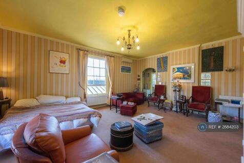 Commodore&#39;s Cabin Looking East