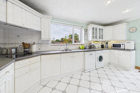 CAM03852G0-PR0396-STILL006