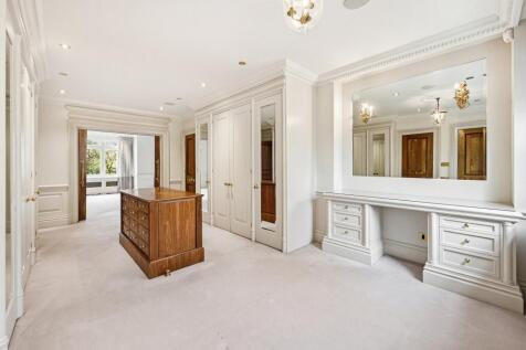 Walk-In Wardrobe