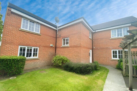 ** Zero Deposit Guarantee Available **
Available for an August move in is this well presented downstairs flat. Available on an unfurnished basis. Call to view