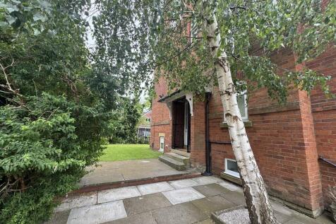 IMPORTANT NOTE: To Pass the referencing earnings criteria for this property you must have a combined annual income of £23,850. Please only apply if you meet this criteria. To apply, please email your