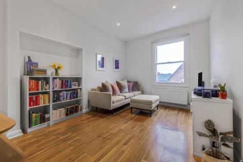 Living Room/Dining Area