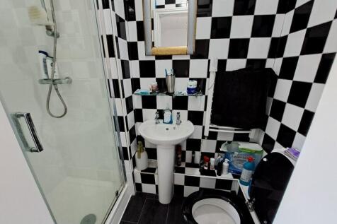 EN SUITE SHOWER/WC