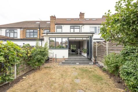 Waverley Avenue, E4