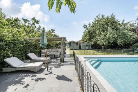 1316560-8-685e812...