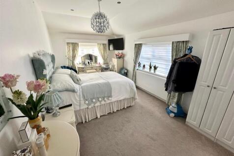 Master bedroom 1.jpg