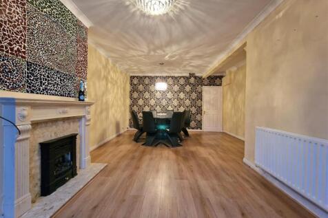 Lounge/Dining Area