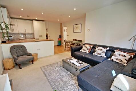 101 QMH - Living room-Dining-new2