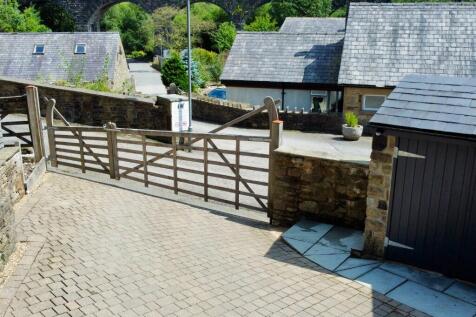 DRIVEWAY &amp; GATES