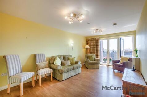8698185-interior02.jpg