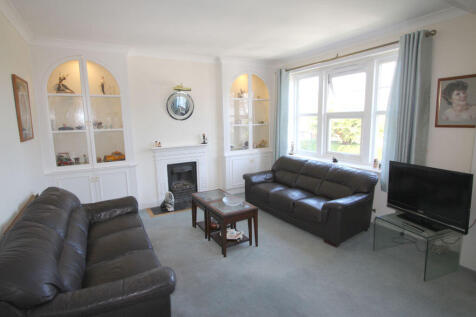 Sitting/dining room