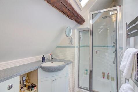 En suite shower