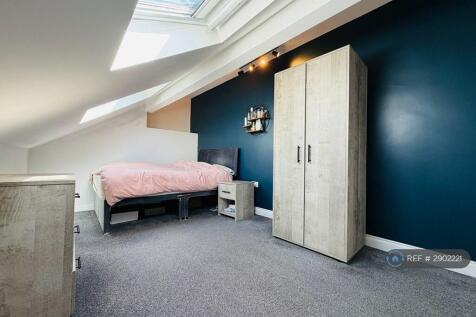 Luxury Double Room in High-End Shared House – Armley, Leeds (SHARED BATHROOM) A beautifully presented double room is now available in this recently refurbished, high-spec shared property located i...