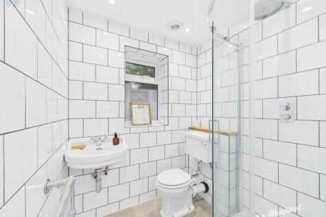 CAM03218G0-PR0606-STILL022