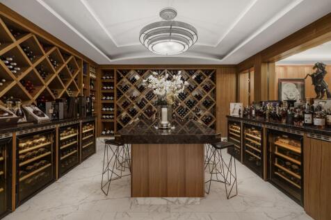 10 bed, 8 bath House in London - Photo 19