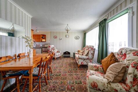 Living Dining Area 1.jpg