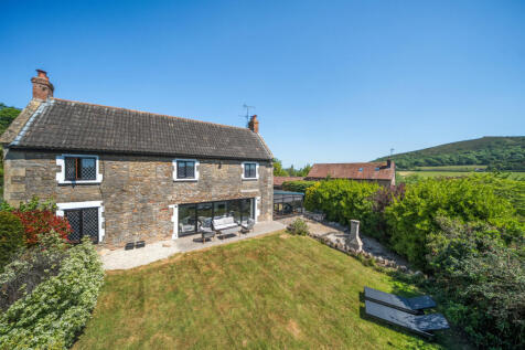 1281793-4-68272df...