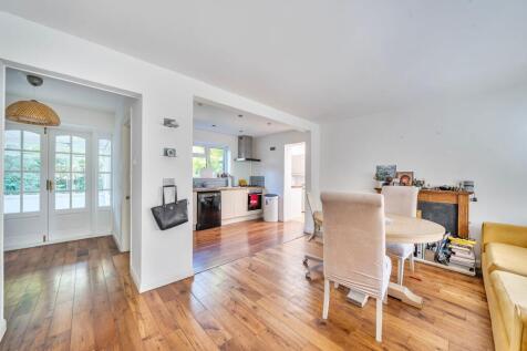 Kitchen room / Dining Room
