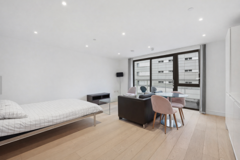 A beautifully presented 8th floor studio apartment within a highly sought-after modern development, perfectly positioned on the edge of Shoreditch and The City, with access to concierge, residents’ gy