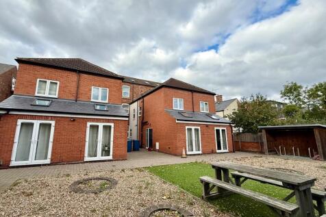 3 Bedroom Flat in NG2 7NT