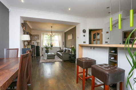 2 Russell Road-7.jpg