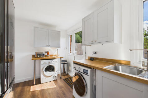 CAM01354G0-PR0586-STILL008