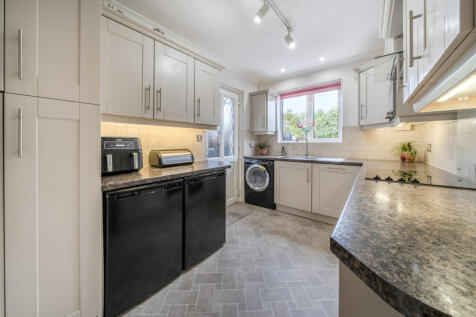 1347618-8-68b5859...