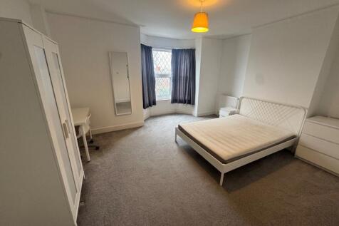 6 Bedroom Terraced in PO4 0AL