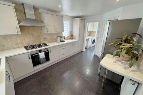 Modern Fitted Kitchen
