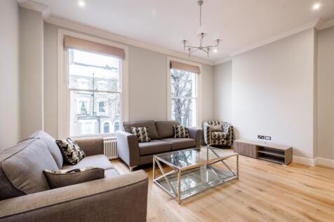 A beautifully refurbished split level apartment set on a sought after tree lined street, ideally located just moments from Canonbury Station.