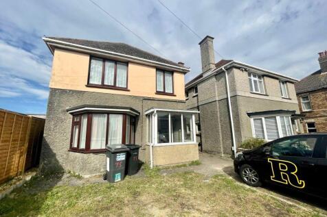 3 Bedroom House in BH10 4DG
