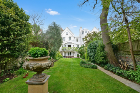A Magnificent 4,168 Sq Ft Family Residence on Lon