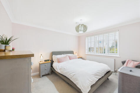 CAM01354G0-PR0611-STILL025