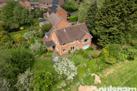 A FANTASTIC OPPORTUNITY to purchase an ARCHITECT DESIGNED DETACHED HOME within a prime location with views over Manor Park. Benefiting from FIVE BEDROOMS, TWO BATHROOMS, TWO RECEPTION ROOMS plus a STU