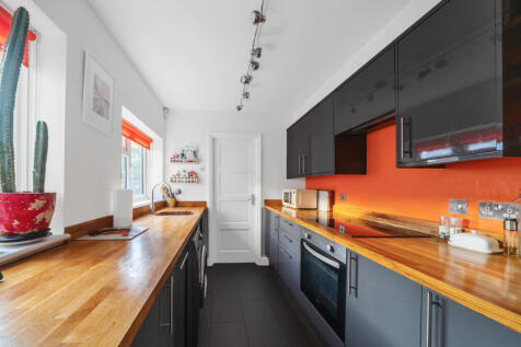 1371611-6-690b679...