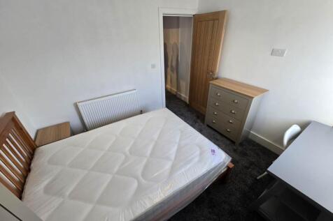 First floor rear bed