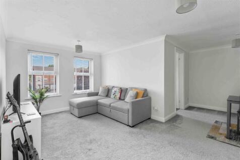 18 Coopers Gate, Banbury-8.jpg