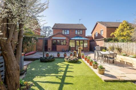 garden to house