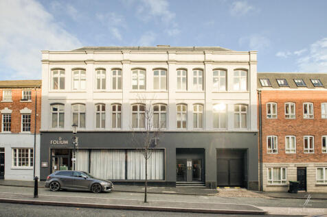 A bespoke and modern apartment in the much sought after development, The Folium, an intimate development just off St Pauls Square. The property is on the third floor offering open plan kitchen/living
