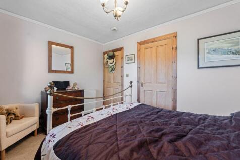 3 bed, 2 bath Detached Bungalow in Leeds - Photo 13