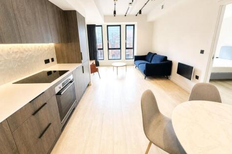 Discover contemporary city living in this beautifully presented, fully furnished one-bedroom apartment at The Setl, Ludgate Hill.