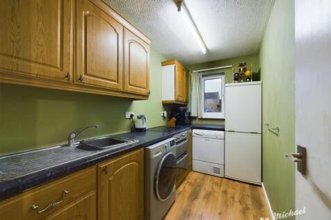 CAM03218G0-PR0519-STILL008