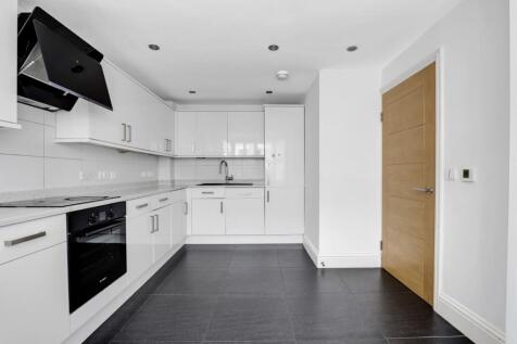 03-1406JHPropWorld - 60 Larkbere Road - 5.jpg