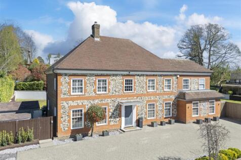 Westmoreland Ruxley Crescent Claygate KT10-01.jpg