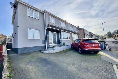 EXTERNAL FRONT AND DRIVEWAY