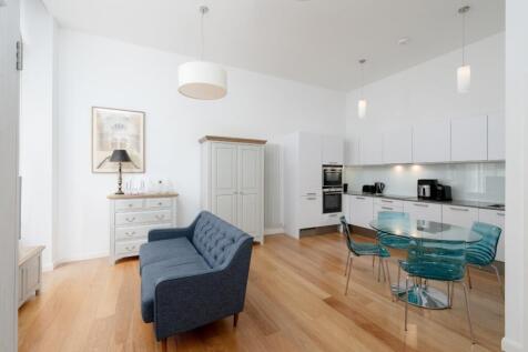 Living Room/Kitchen