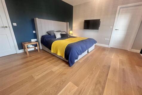 Main bed 3.jpg